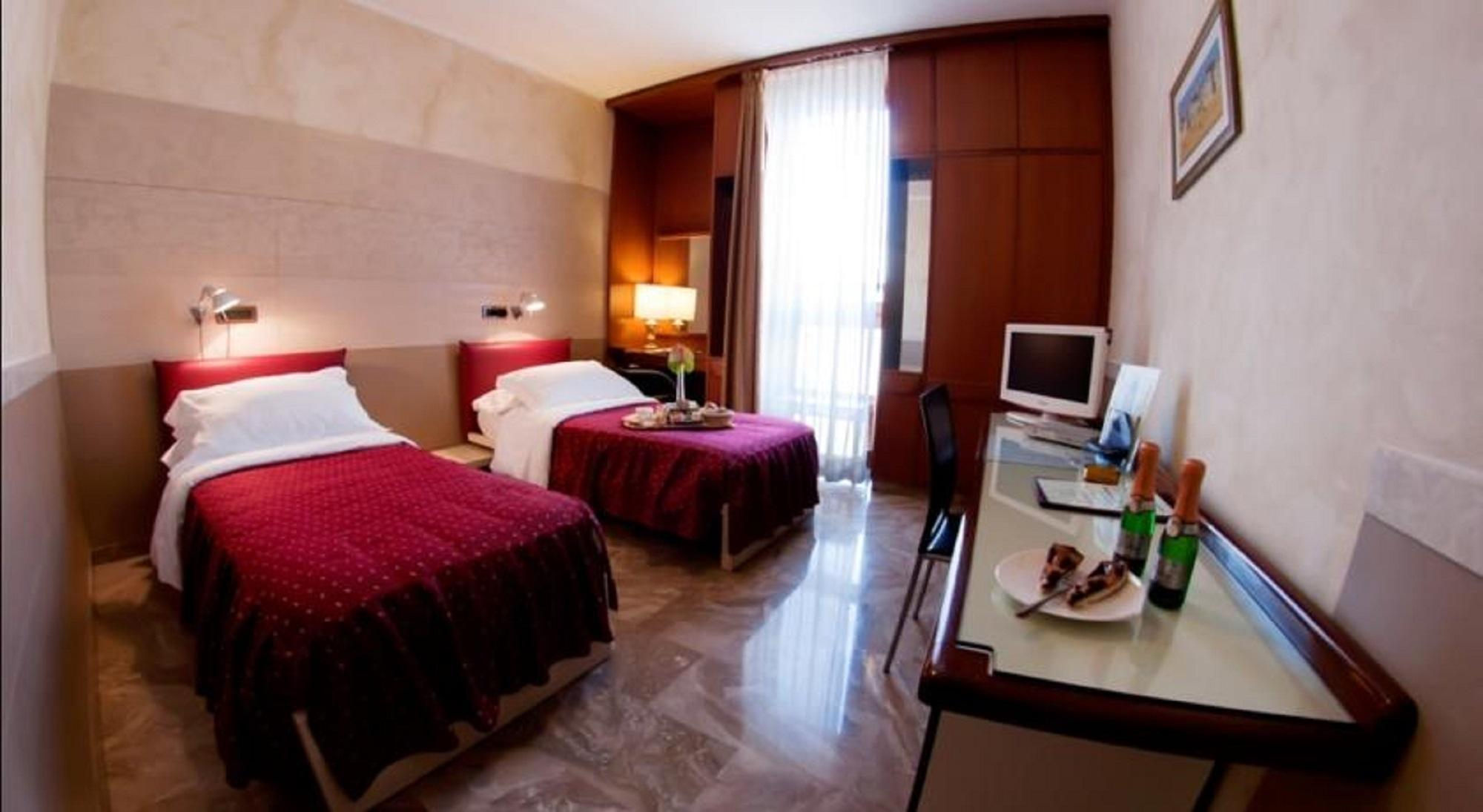 Canova Hotel Milan Luaran gambar