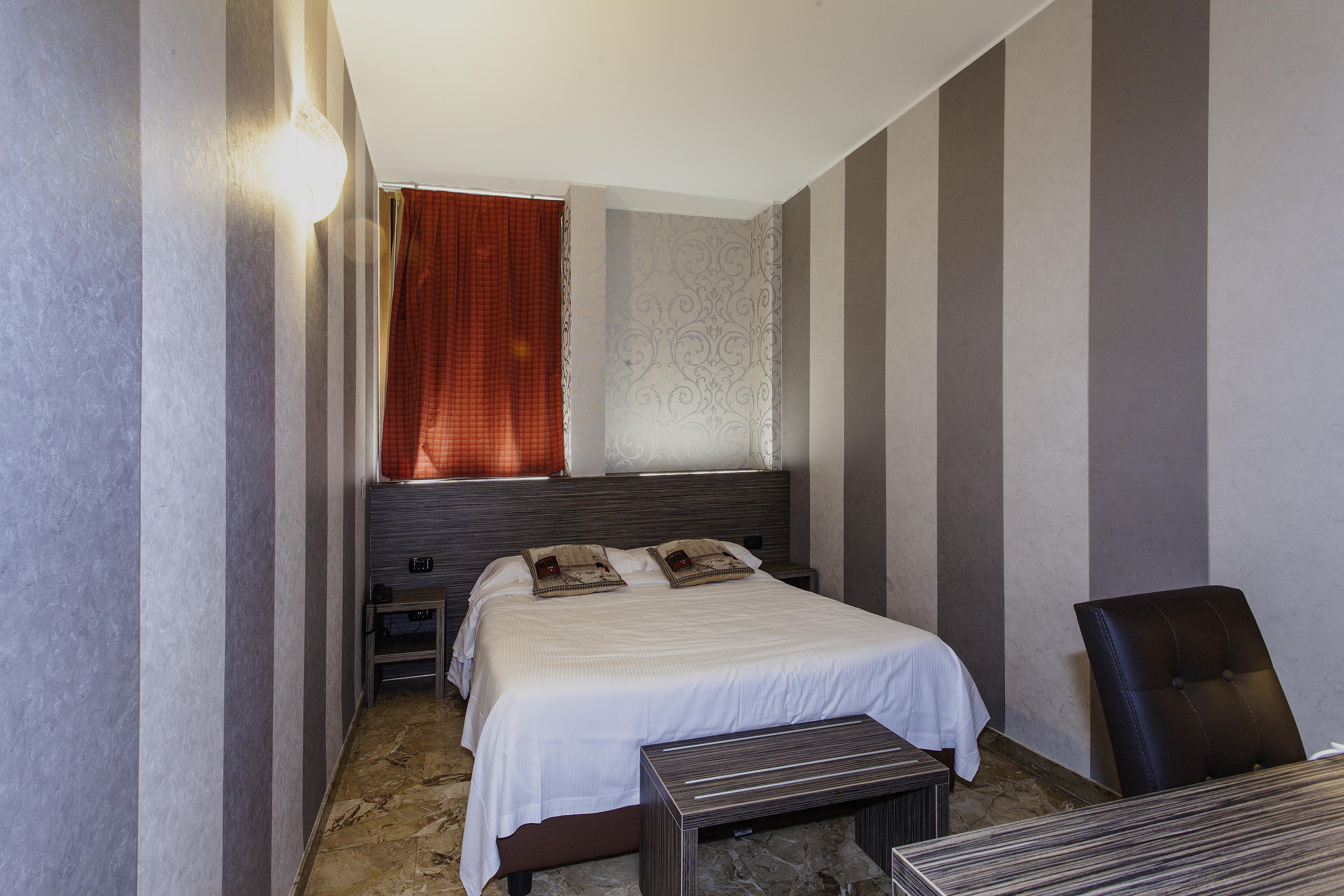 Canova Hotel Milan Luaran gambar