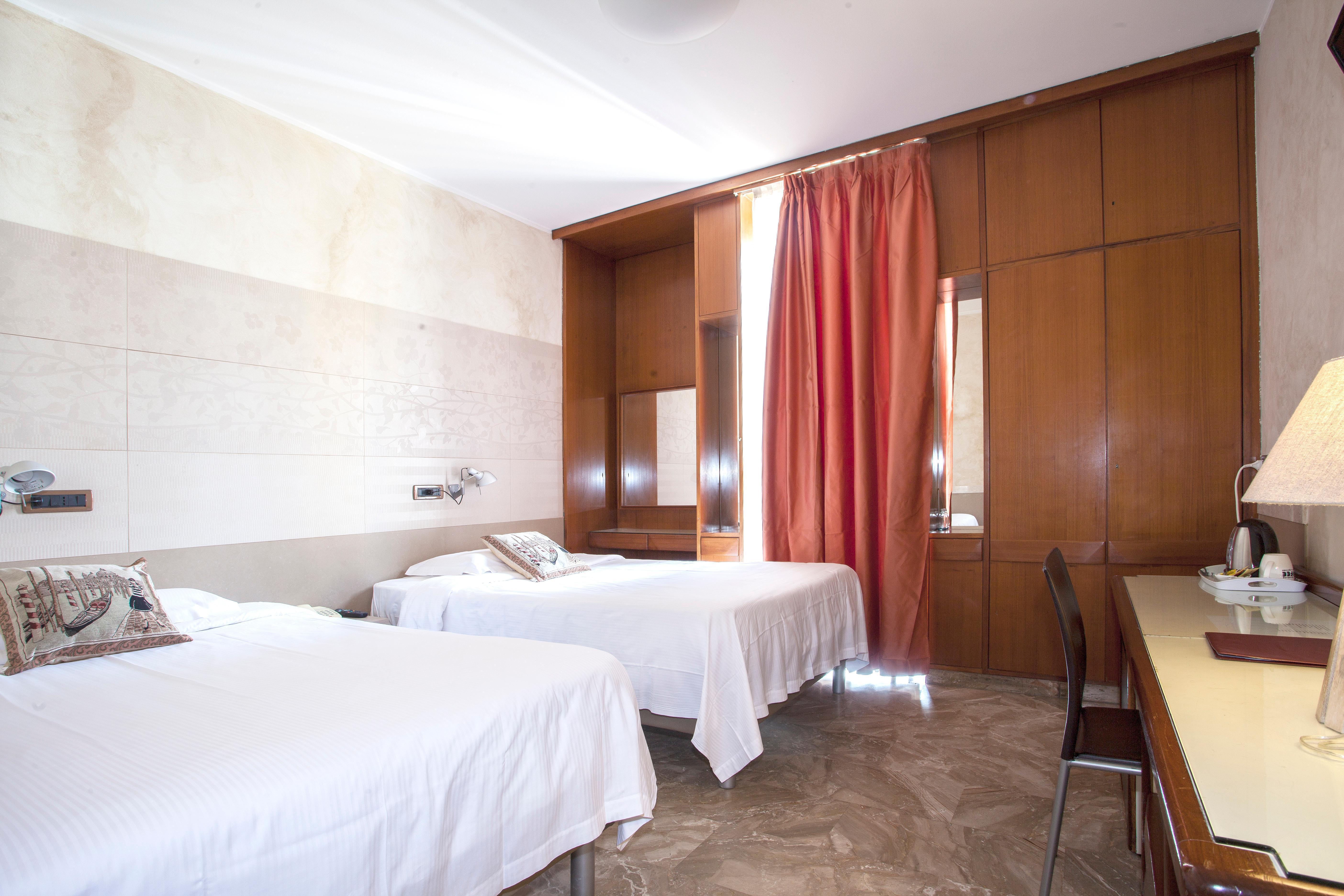 Canova Hotel Milan Luaran gambar