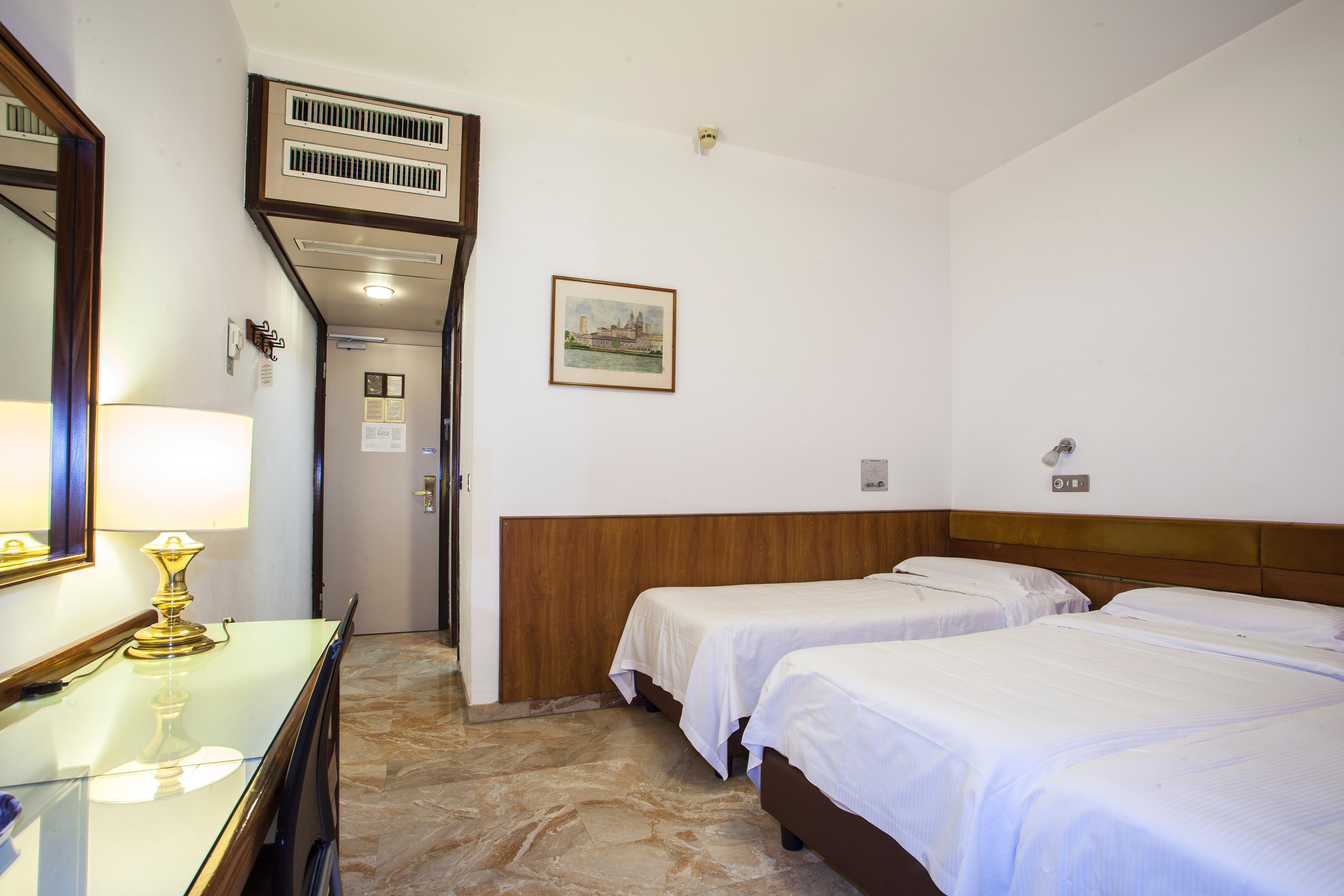 Canova Hotel Milan Luaran gambar