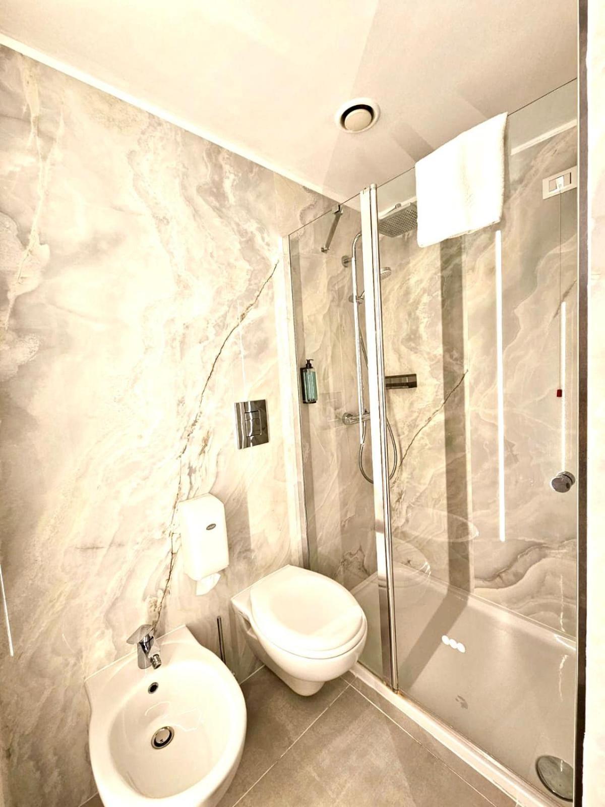 Canova Hotel Milan Luaran gambar